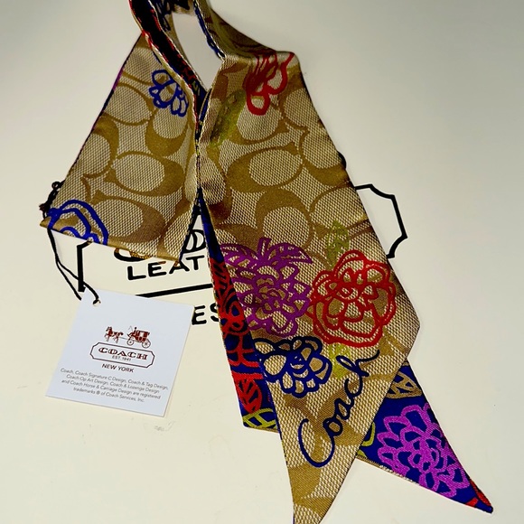 NWT Coach Signature Scarf - Picture 3 of 8